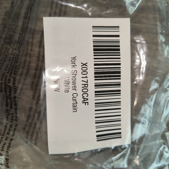 Lightweight mDESIGNS White York Shower Curtain Metal Grommet New - Picture 3 of 5